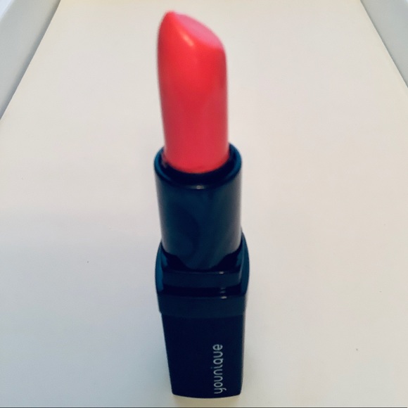 Younique Moodstruck Opulence Lipstick”Extravagant”
